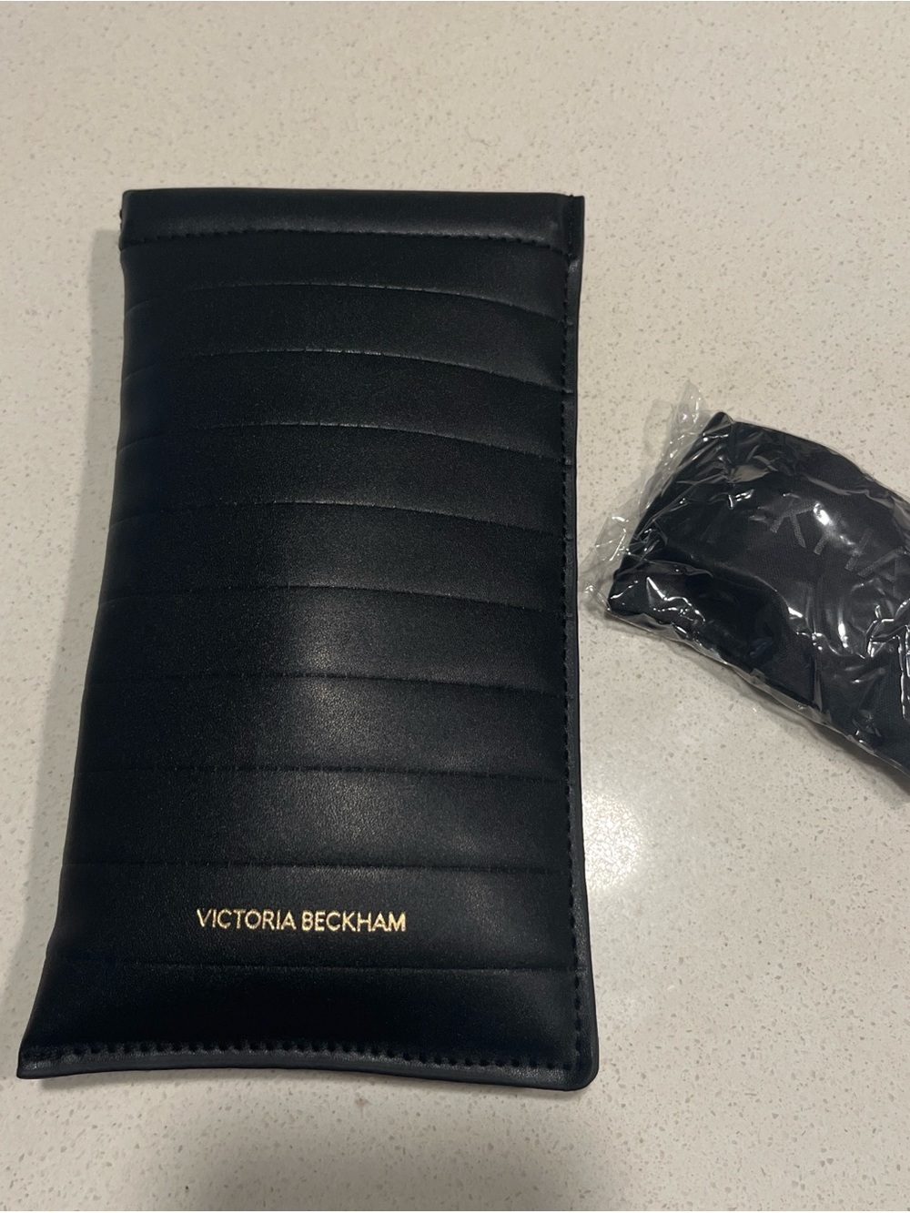 Victoria Beckham Black Sunglasses NEW WITH MAGNET CASE - Picture 10 of 10